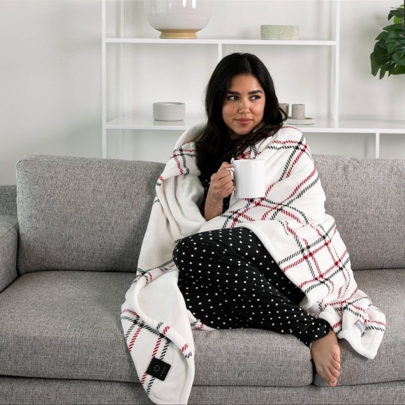 New Brookstone Cozy Heated Plush Throw Heat 4 Settings Built In Controller 50x60 - Picture 2 of 14